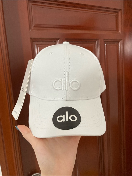 ALO Yoga Accessories - Alo White Logo Baseball Cap - Embroidered Alo